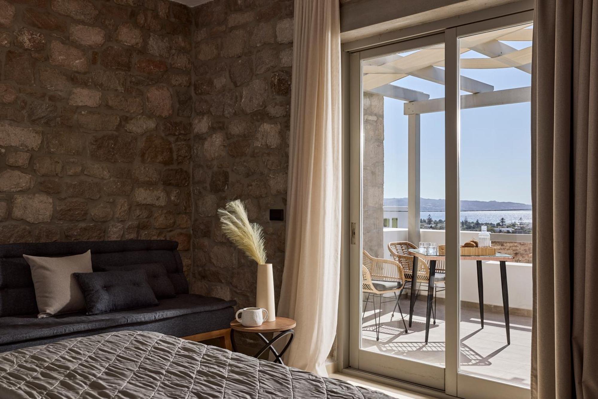 Kedros Milos Suites Adamantas  Room photo