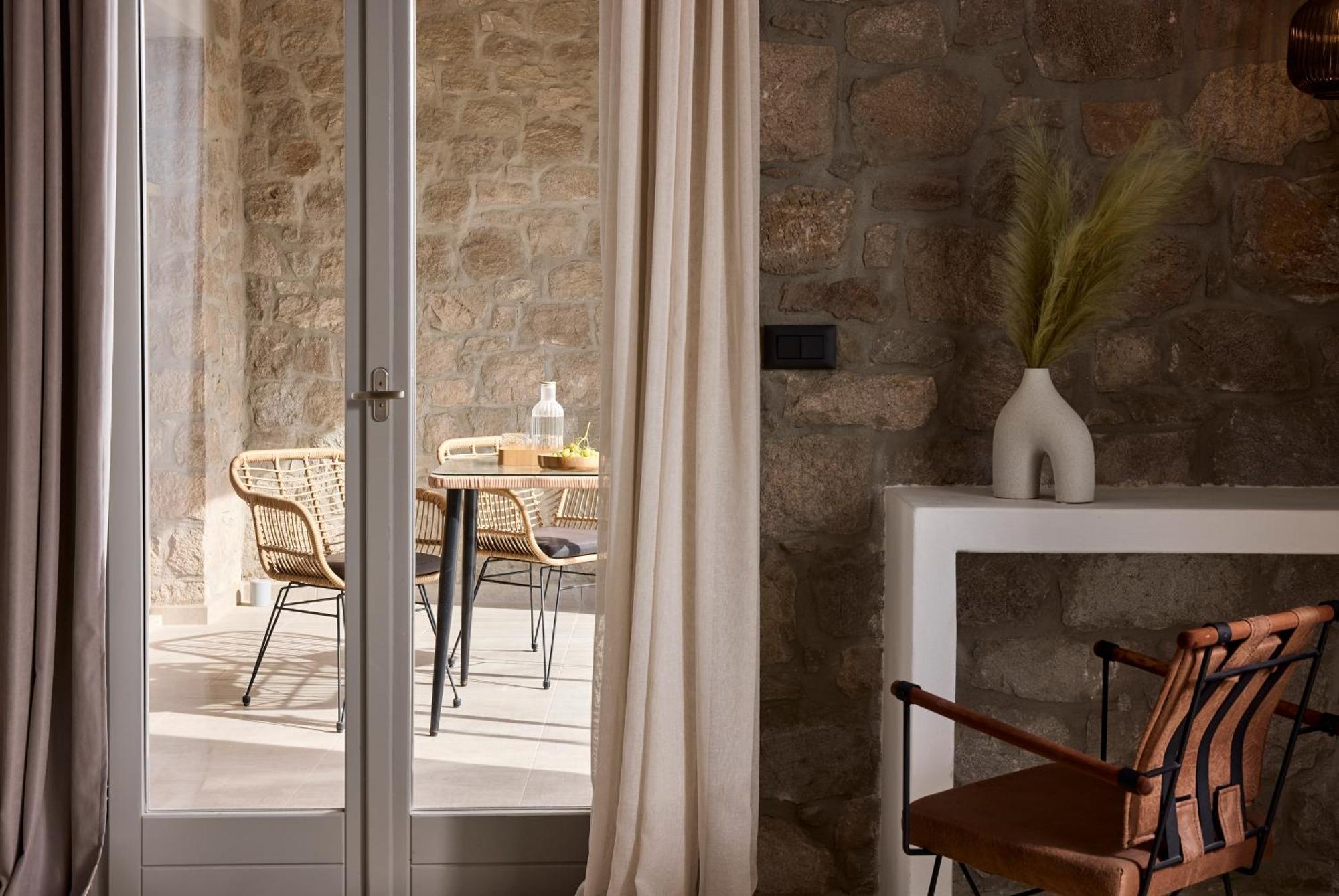 Kedros Milos Suites Adamantas  Room photo